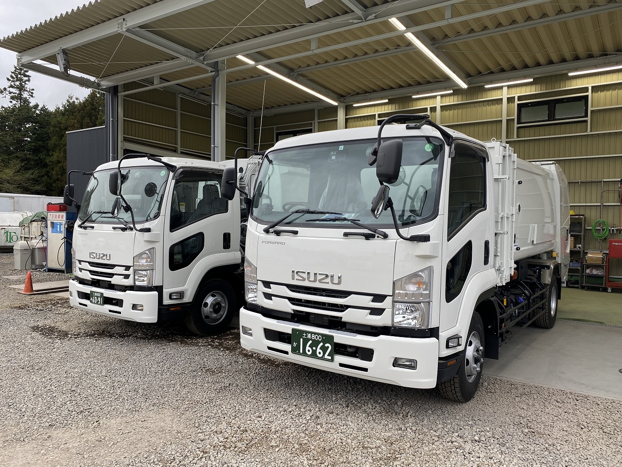 新車導入に伴い塵芥車（パッカー車）の取扱研修を実施しました。
